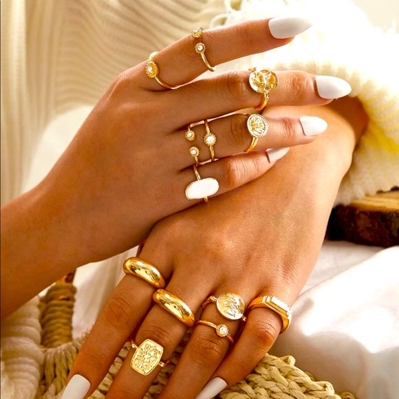 Jewelry - 13 piece gold ring set ✨✨